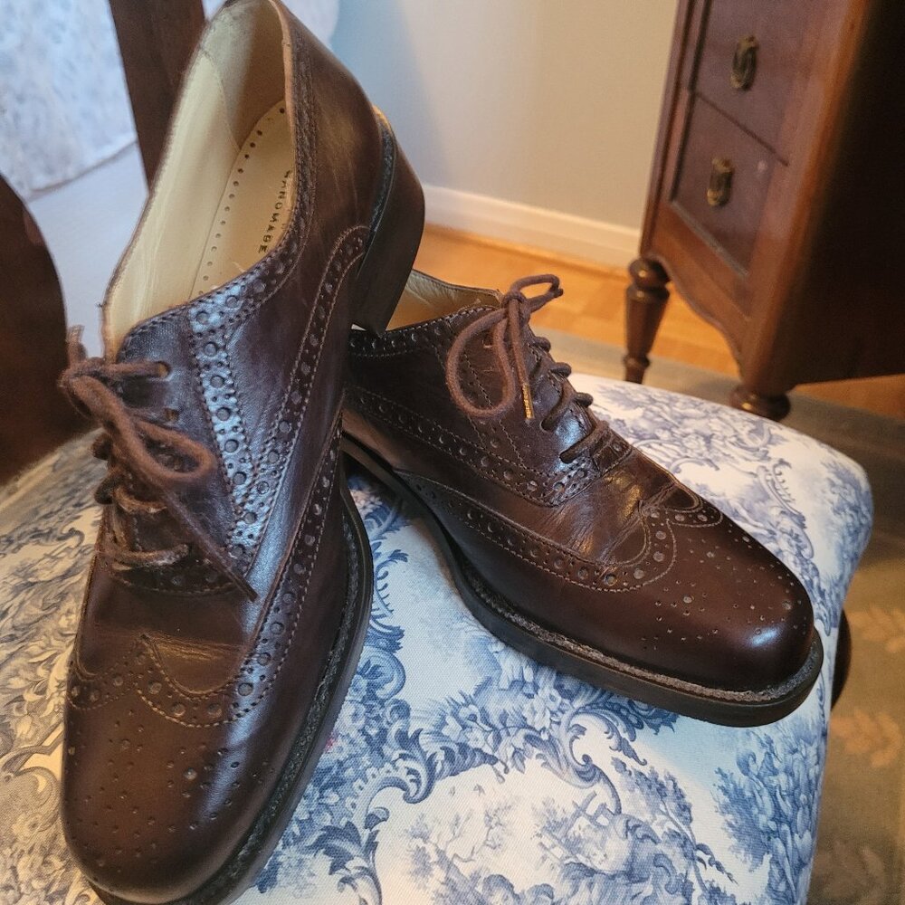 Elegant Joan & David Women's Oxford/Brogues - Handmade in Italy. Size 8.5